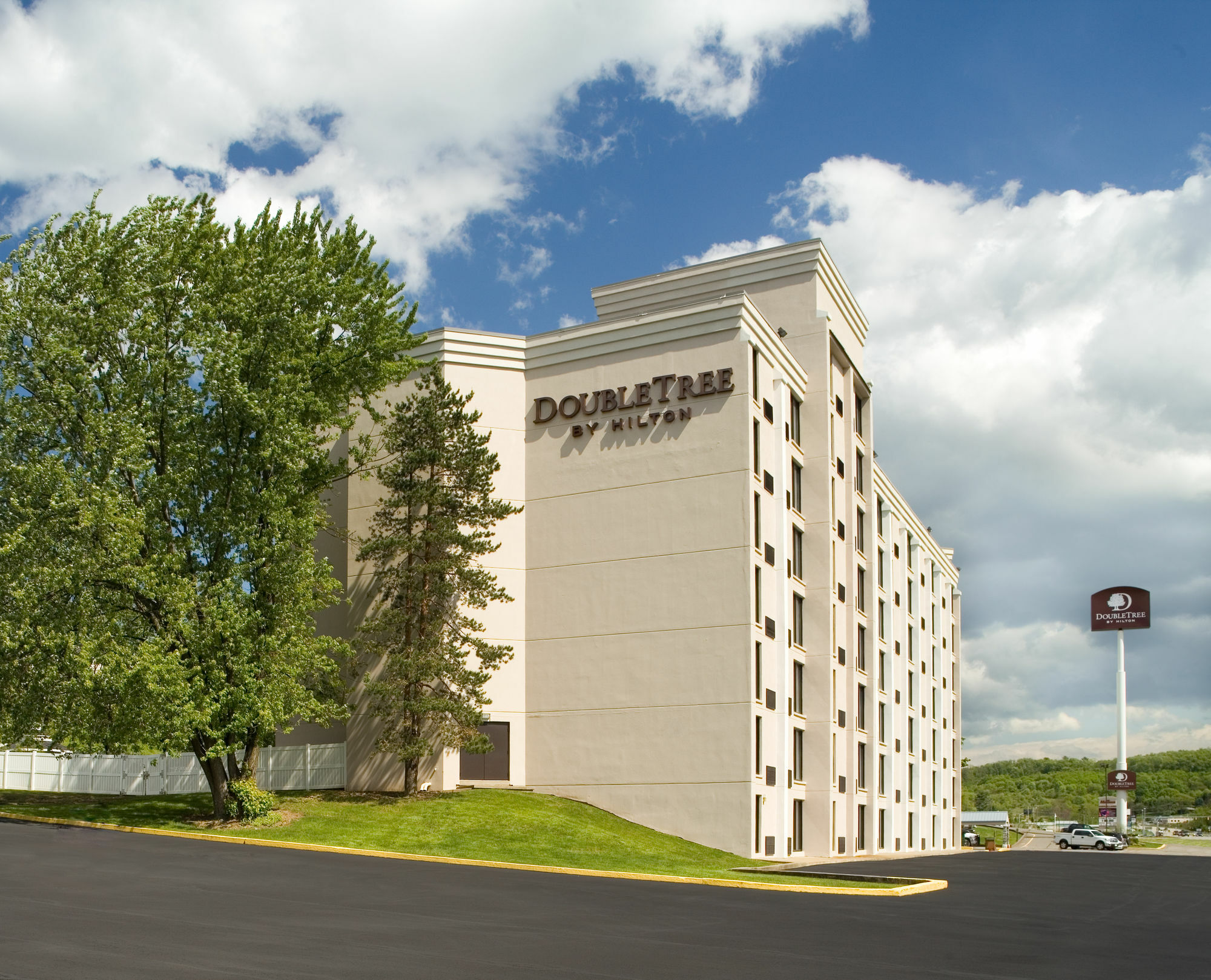 Doubletree By Hilton Pittsburgh - Meadow Lands Hotel Washington Exterior photo